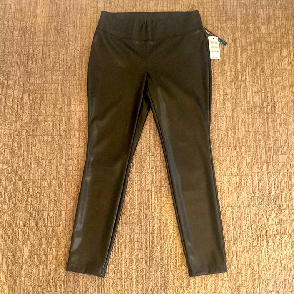 Stylish faux leggings.